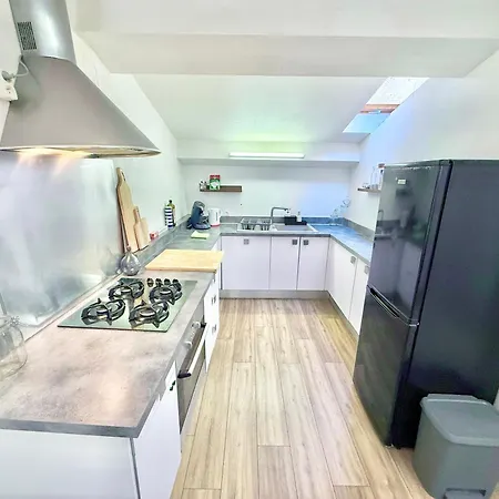 T2 Moderne - Vue Cathedrale - 90m2 דירה